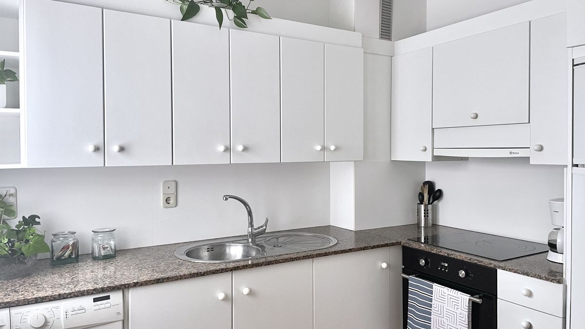 Cocina espaciosa y equipada del apartamento turístico en Betanzos
